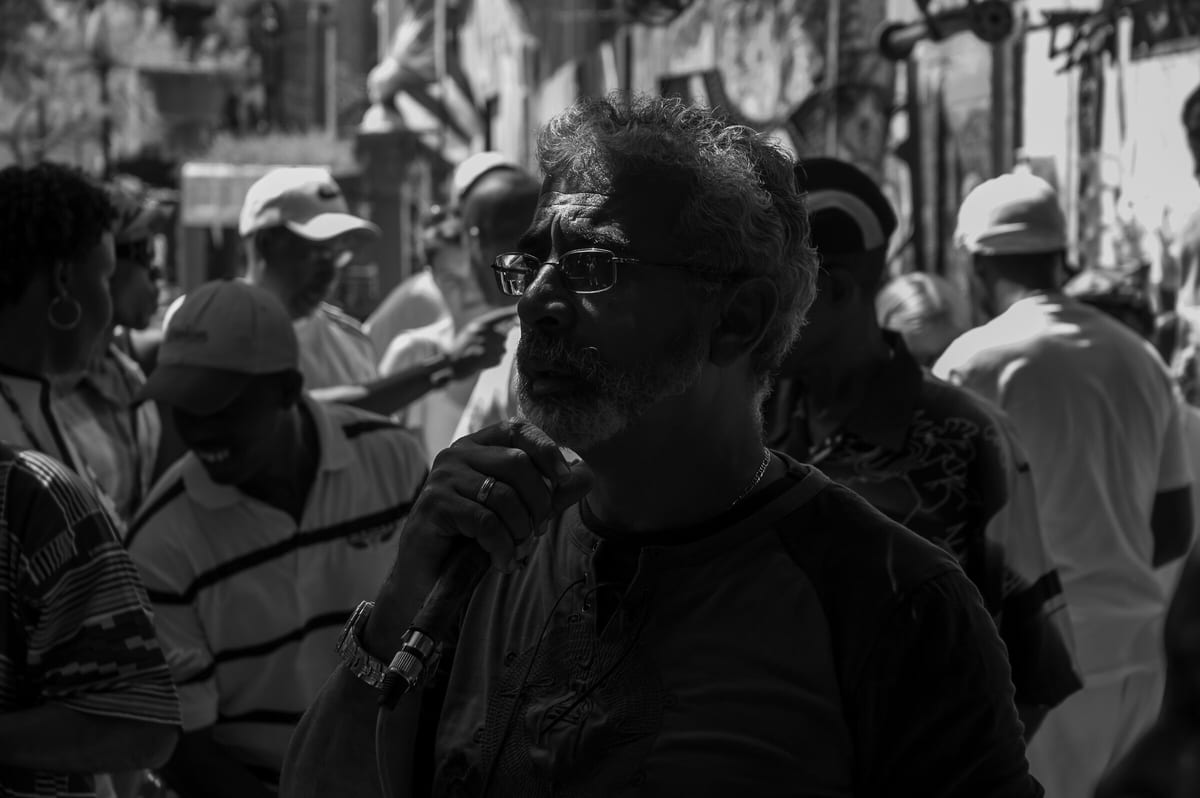 Singer in Callejon de Hamel, Havana